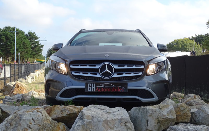 Mercedes GLA gris